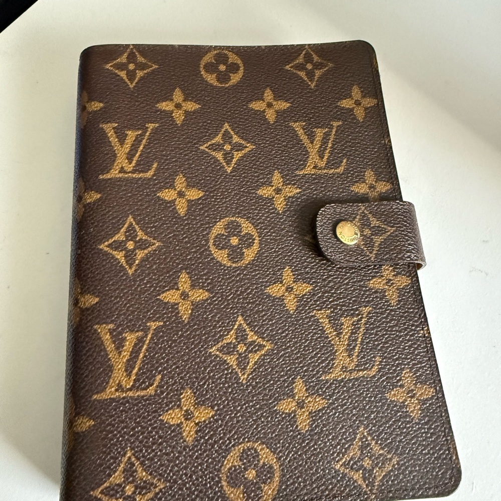 Louis Vuitton Monogram Agenda with free inserts and extras. PREOWNED